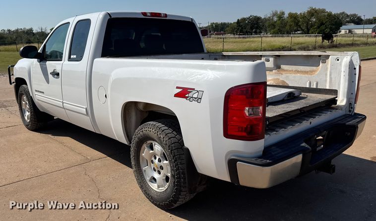 image for item EM8323 2013 Chevrolet Silverado 1500 Ext. Cab pickup truck