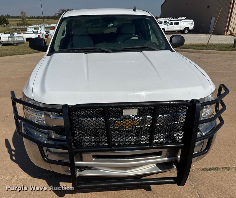 image for item EM8323 2013 Chevrolet Silverado 1500 Ext. Cab pickup truck