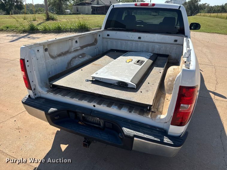 image for item EM8323 2013 Chevrolet Silverado 1500 Ext. Cab pickup truck