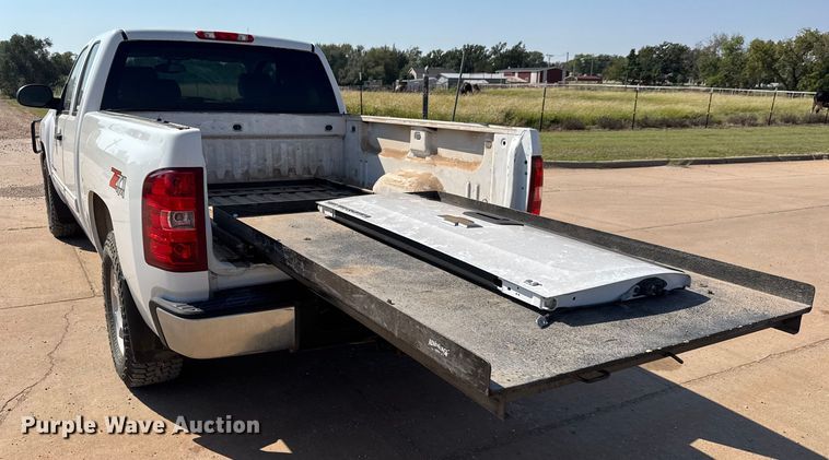 image for item EM8323 2013 Chevrolet Silverado 1500 Ext. Cab pickup truck