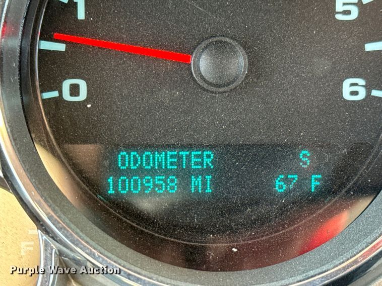 image for item EM8323 2013 Chevrolet Silverado 1500 Ext. Cab pickup truck