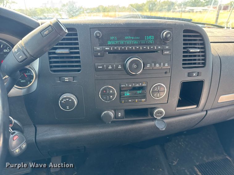 image for item EM8323 2013 Chevrolet Silverado 1500 Ext. Cab pickup truck