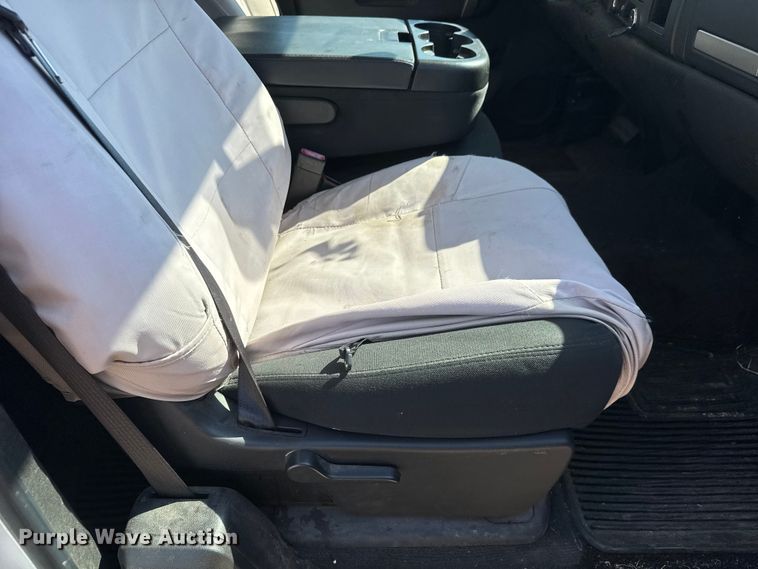 image for item EM8323 2013 Chevrolet Silverado 1500 Ext. Cab pickup truck