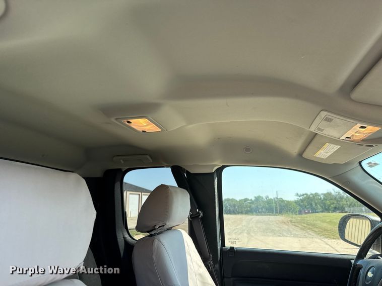 image for item EM8323 2013 Chevrolet Silverado 1500 Ext. Cab pickup truck