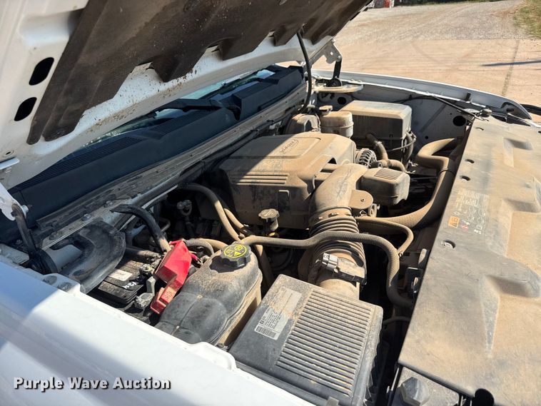 image for item EM8323 2013 Chevrolet Silverado 1500 Ext. Cab pickup truck