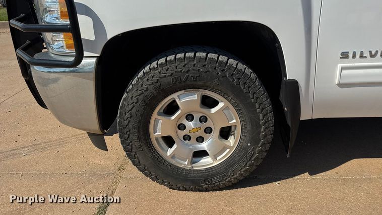 image for item EM8323 2013 Chevrolet Silverado 1500 Ext. Cab pickup truck