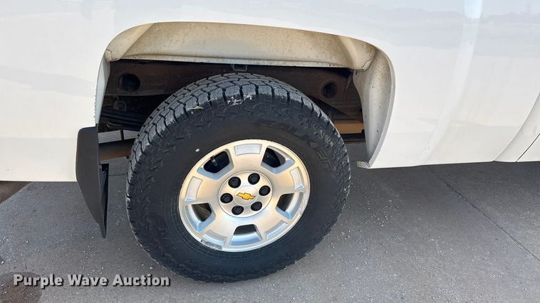 image for item EM8323 2013 Chevrolet Silverado 1500 Ext. Cab pickup truck