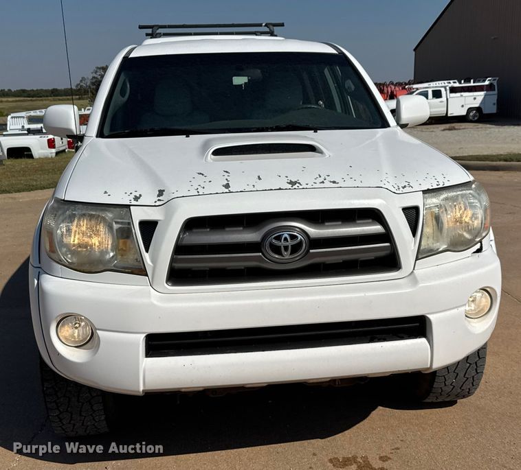 image for item EM8324 2010 Toyota Tacoma TRD Sport Double Cab pickup truck