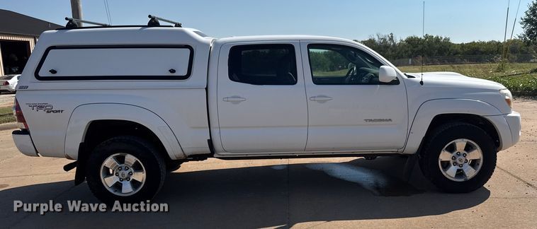 image for item EM8324 2010 Toyota Tacoma TRD Sport Double Cab pickup truck