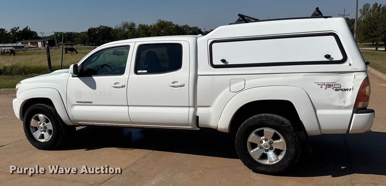 image for item EM8324 2010 Toyota Tacoma TRD Sport Double Cab pickup truck