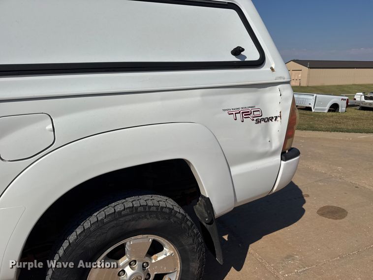 image for item EM8324 2010 Toyota Tacoma TRD Sport Double Cab pickup truck