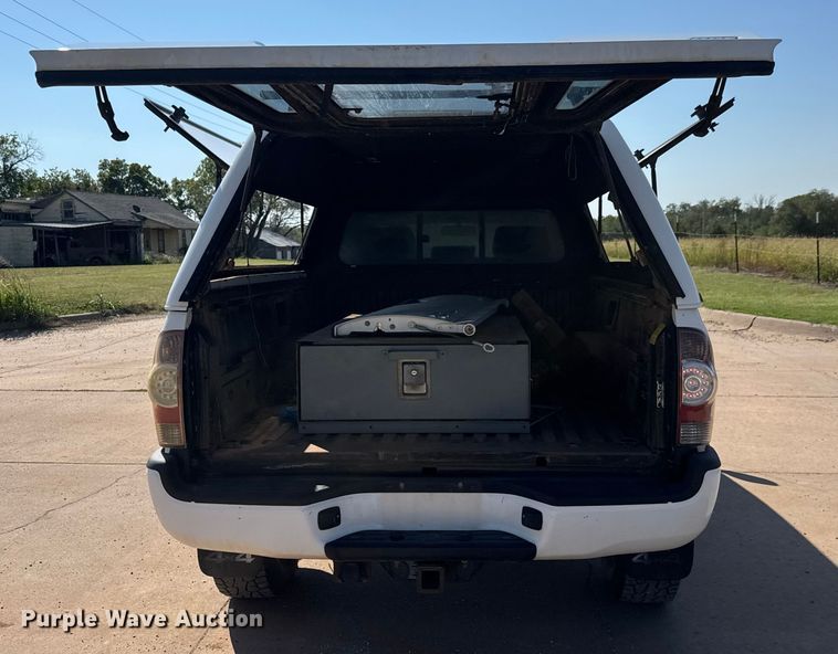 image for item EM8324 2010 Toyota Tacoma TRD Sport Double Cab pickup truck