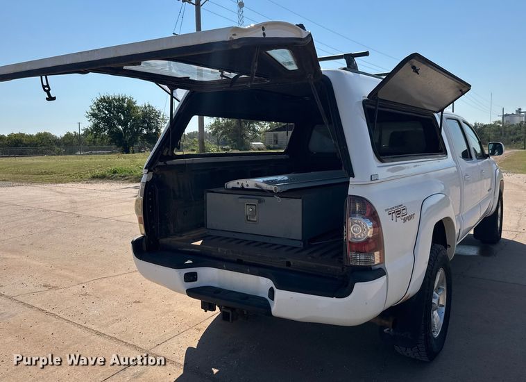 image for item EM8324 2010 Toyota Tacoma TRD Sport Double Cab pickup truck