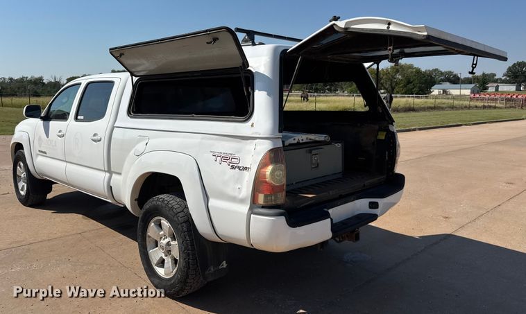 image for item EM8324 2010 Toyota Tacoma TRD Sport Double Cab pickup truck