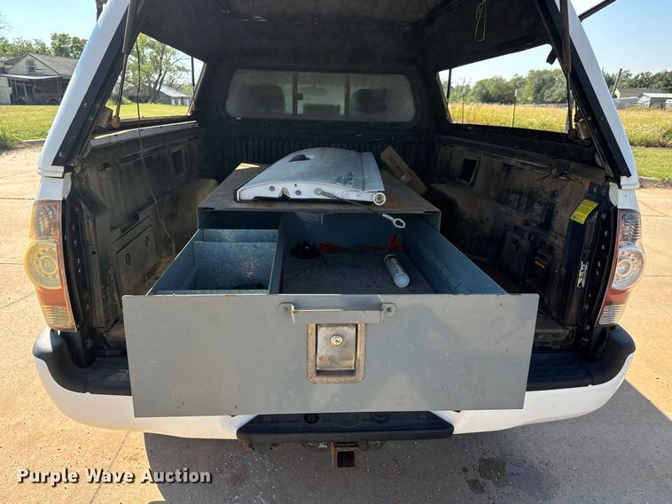 image for item EM8324 2010 Toyota Tacoma TRD Sport Double Cab pickup truck