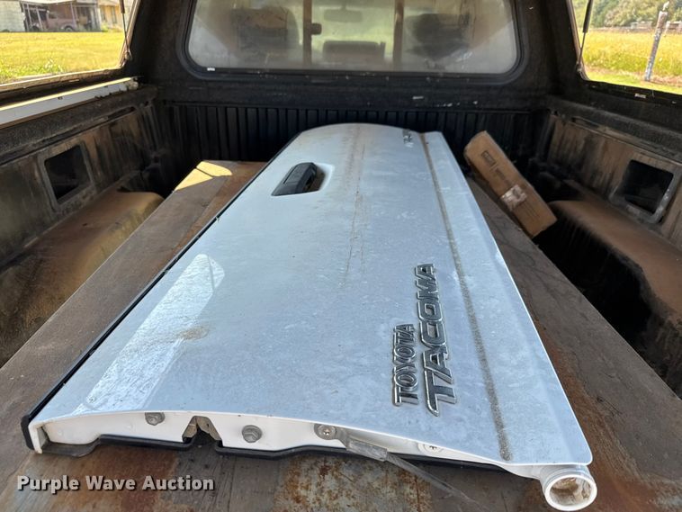 image for item EM8324 2010 Toyota Tacoma TRD Sport Double Cab pickup truck