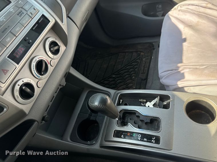 image for item EM8324 2010 Toyota Tacoma TRD Sport Double Cab pickup truck