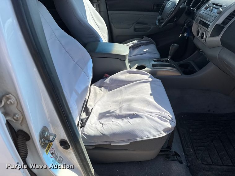 image for item EM8324 2010 Toyota Tacoma TRD Sport Double Cab pickup truck