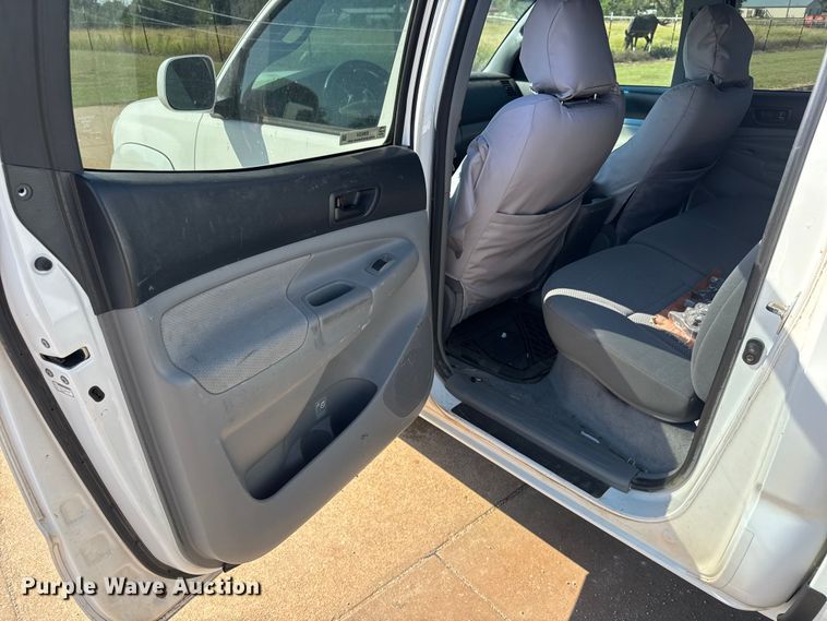 image for item EM8324 2010 Toyota Tacoma TRD Sport Double Cab pickup truck