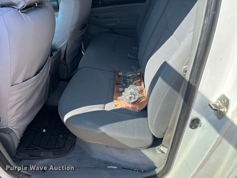 image for item EM8324 2010 Toyota Tacoma TRD Sport Double Cab pickup truck