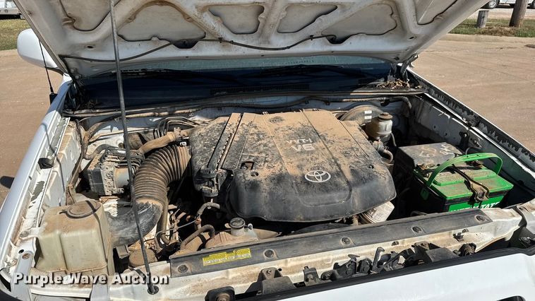 image for item EM8324 2010 Toyota Tacoma TRD Sport Double Cab pickup truck