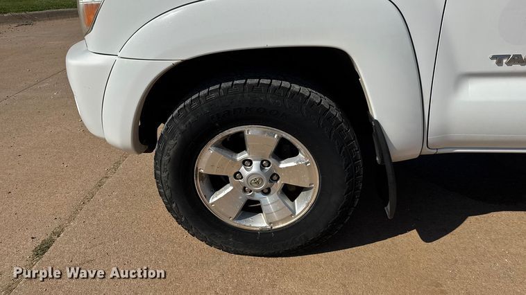 image for item EM8324 2010 Toyota Tacoma TRD Sport Double Cab pickup truck