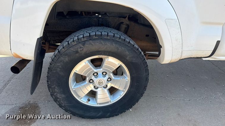 image for item EM8324 2010 Toyota Tacoma TRD Sport Double Cab pickup truck