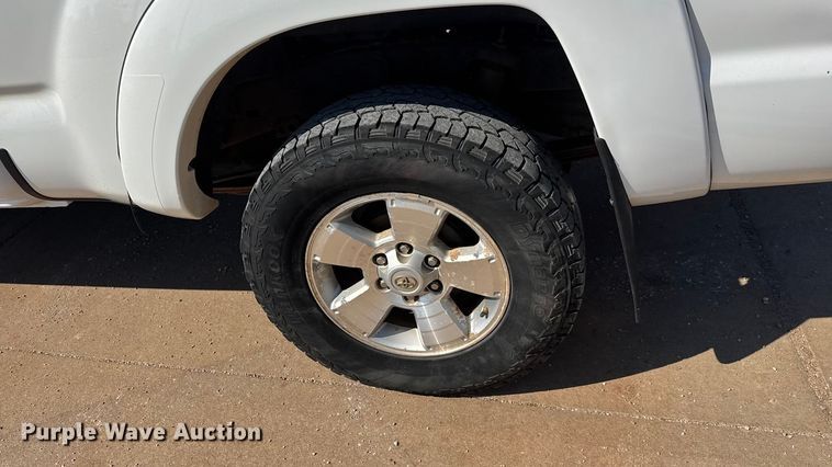 image for item EM8324 2010 Toyota Tacoma TRD Sport Double Cab pickup truck