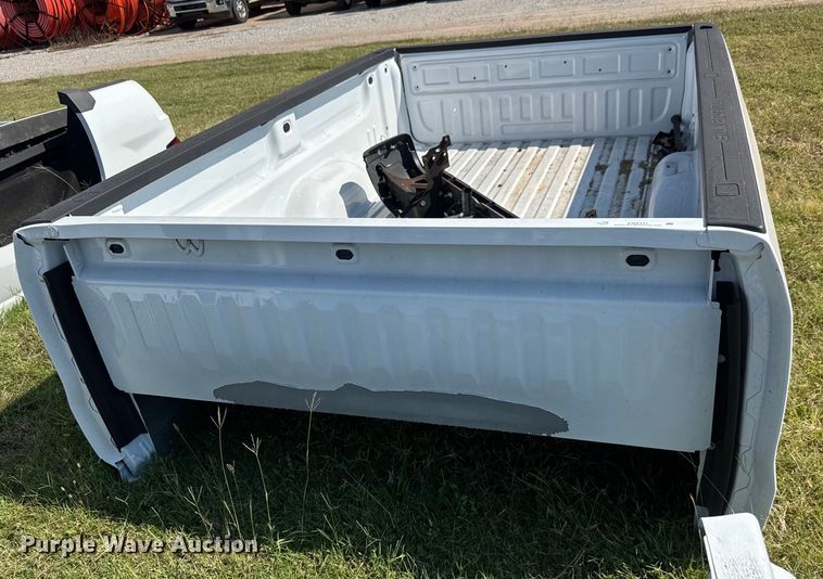 image for item EM8331 Chevrolet Silverado LT pickup truck bed