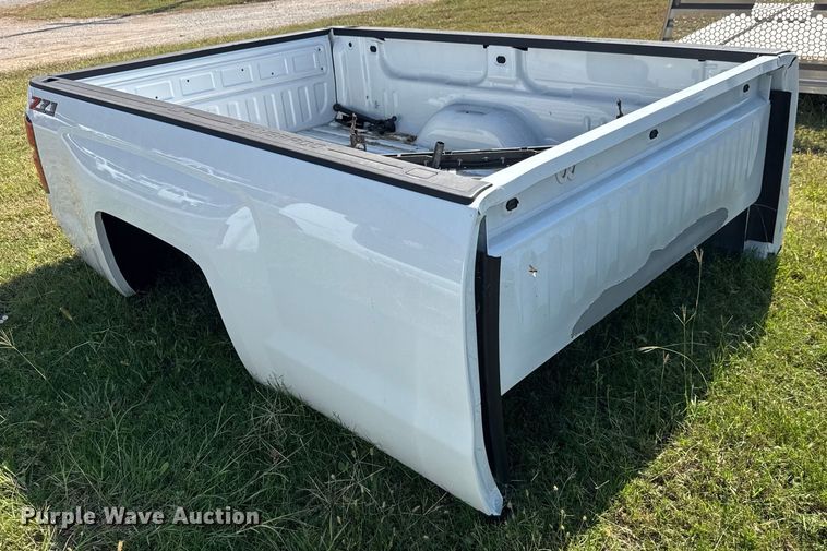 image for item EM8331 Chevrolet Silverado LT pickup truck bed