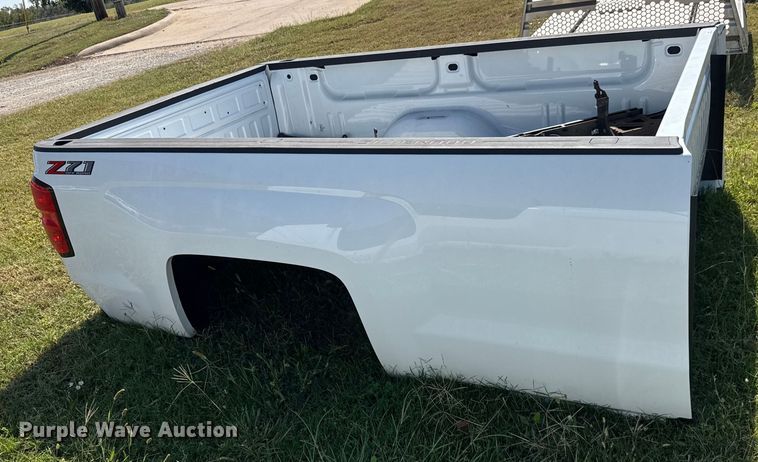 image for item EM8331 Chevrolet Silverado LT pickup truck bed