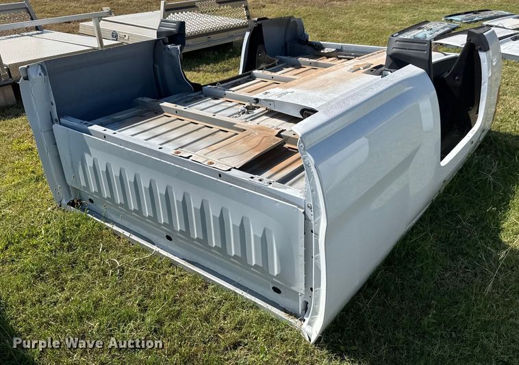 image for item EM8332 Chevrolet Silverado LT pickup truck bed