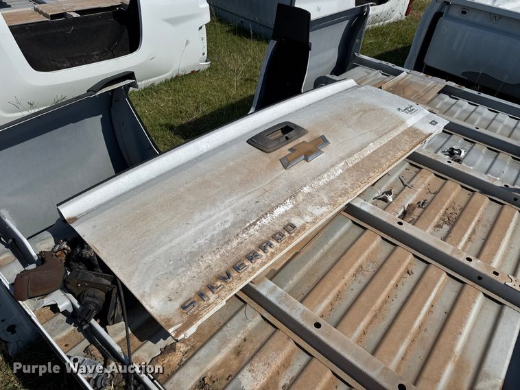 image for item EM8332 Chevrolet Silverado LT pickup truck bed