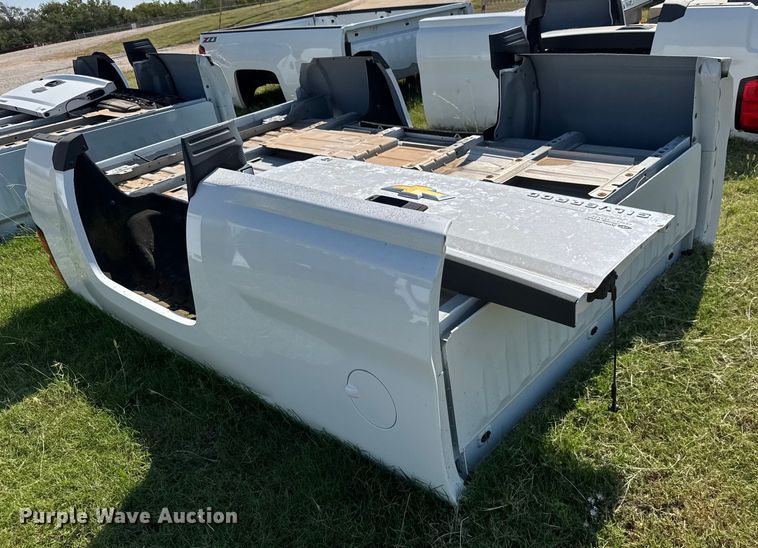 image for item EM8333 Chevrolet Silverado LT pickup truck bed