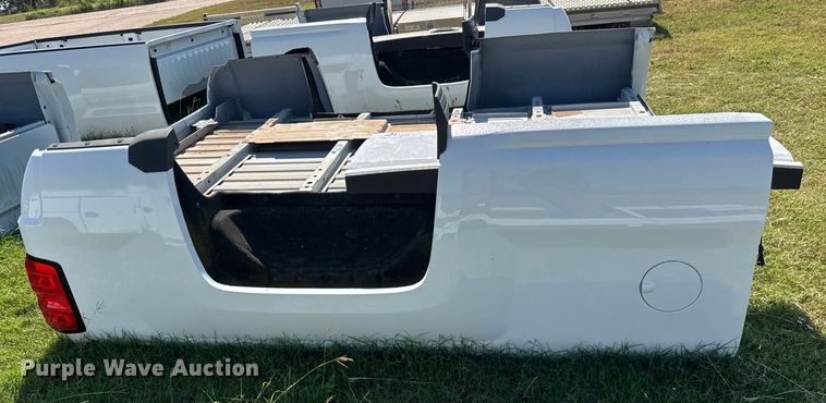 image for item EM8333 Chevrolet Silverado LT pickup truck bed