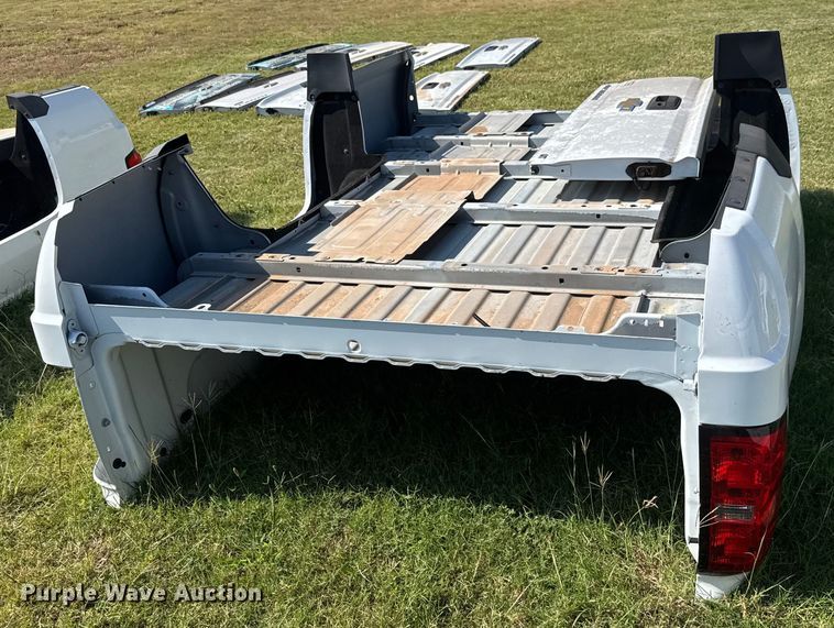 image for item EM8333 Chevrolet Silverado LT pickup truck bed