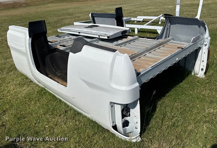 image for item EM8333 Chevrolet Silverado LT pickup truck bed