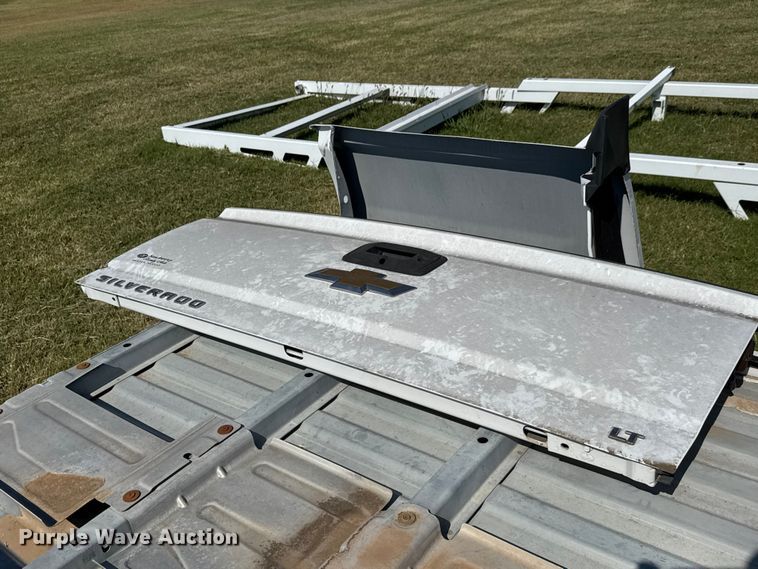 image for item EM8333 Chevrolet Silverado LT pickup truck bed