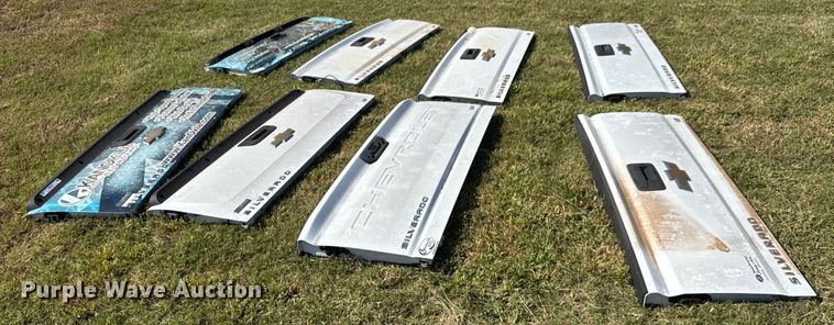 image for item EM8334 (8) Chevrolet Silverado LT tailgates