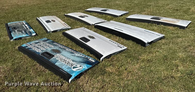 image for item EM8334 (8) Chevrolet Silverado LT tailgates