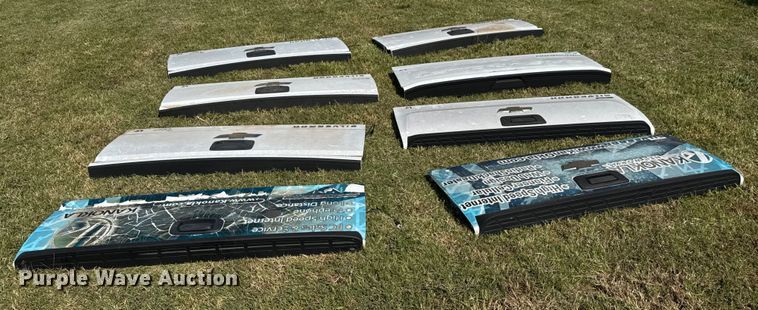 image for item EM8334 (8) Chevrolet Silverado LT tailgates