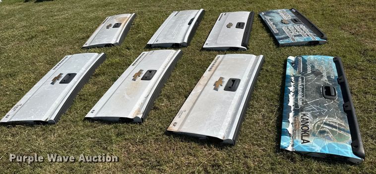 image for item EM8334 (8) Chevrolet Silverado LT tailgates