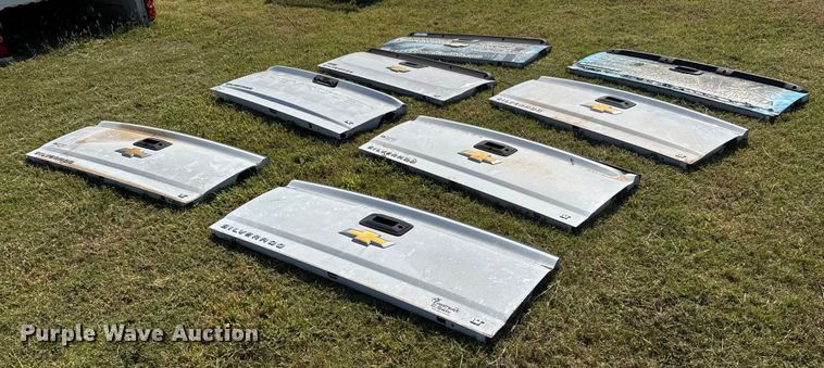 image for item EM8334 (8) Chevrolet Silverado LT tailgates