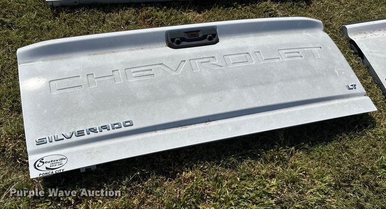 image for item EM8334 (8) Chevrolet Silverado LT tailgates
