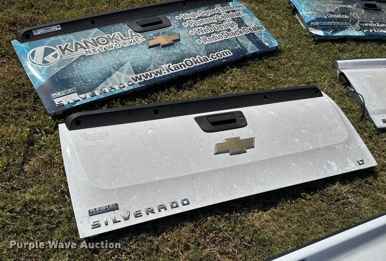 image for item EM8334 (8) Chevrolet Silverado LT tailgates