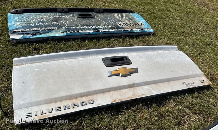 image for item EM8334 (8) Chevrolet Silverado LT tailgates