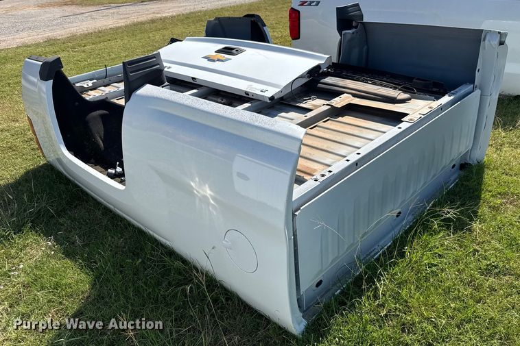 image for item EM8335 Chevrolet Silverado LT pickup truck bed