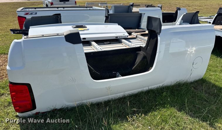 image for item EM8335 Chevrolet Silverado LT pickup truck bed