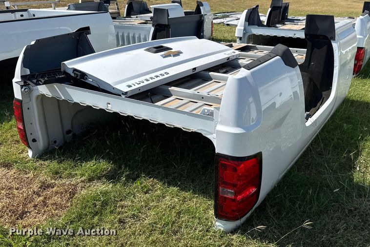 image for item EM8335 Chevrolet Silverado LT pickup truck bed
