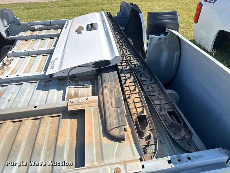 image for item EM8335 Chevrolet Silverado LT pickup truck bed